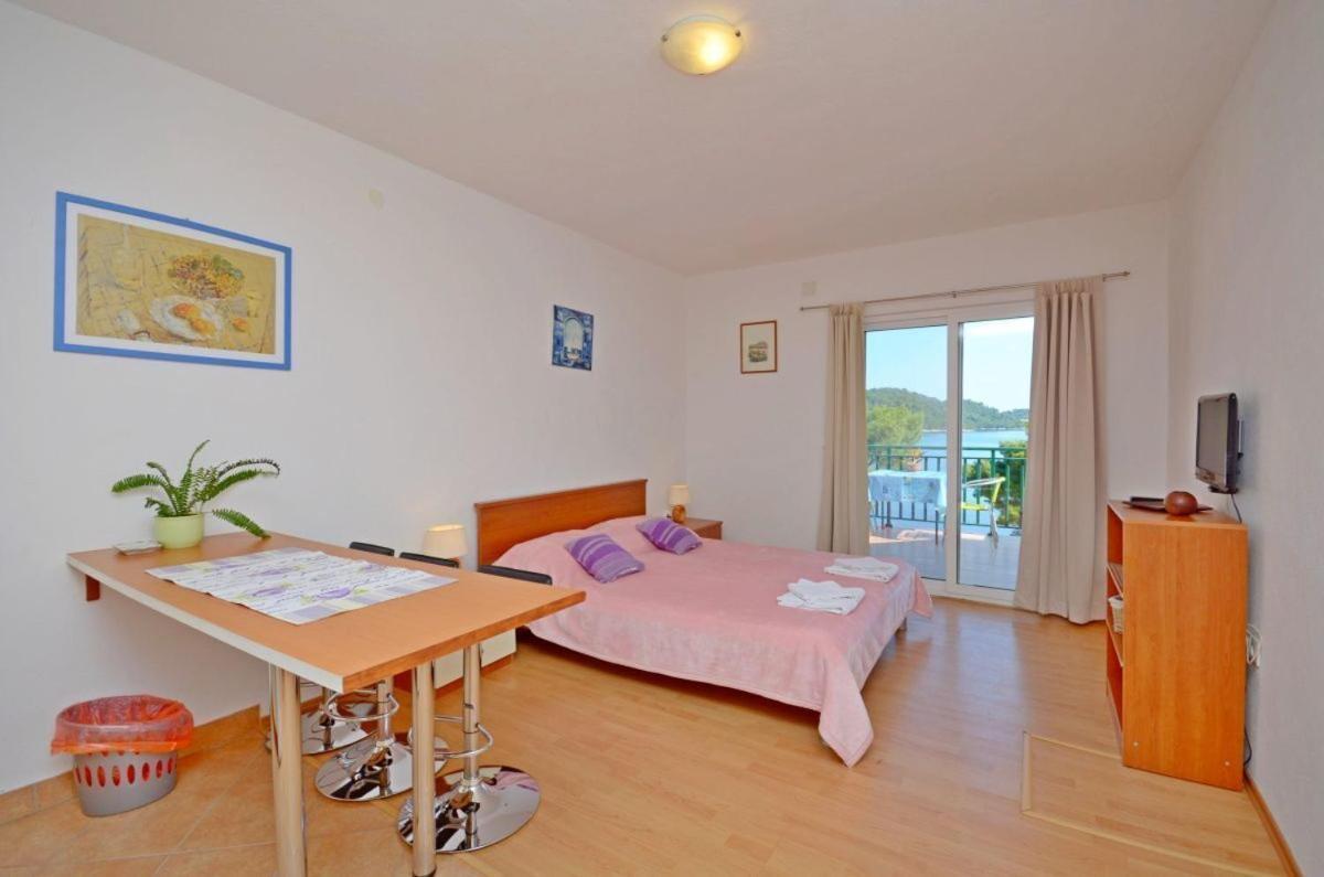 Apartments Luka Uble Екстер'єр фото