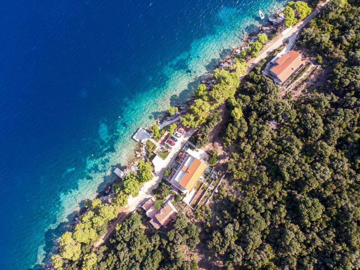 Apartments Luka Uble Екстер'єр фото