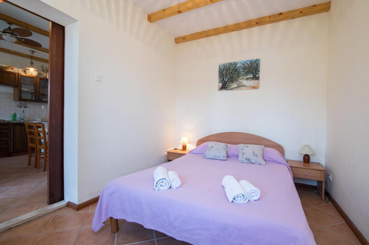 Apartments Luka Uble Екстер'єр фото
